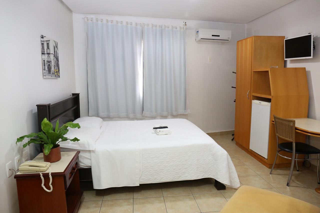 Licia Hotel Joao Pinheiro Екстериор снимка